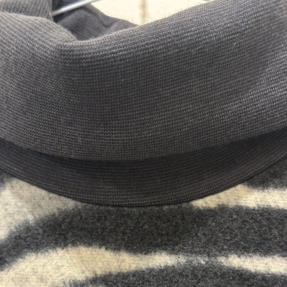 grey jersey zebra print turtleneck - Picture 2 of 6